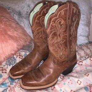 Ariat Cowgirl Boots Size 7C